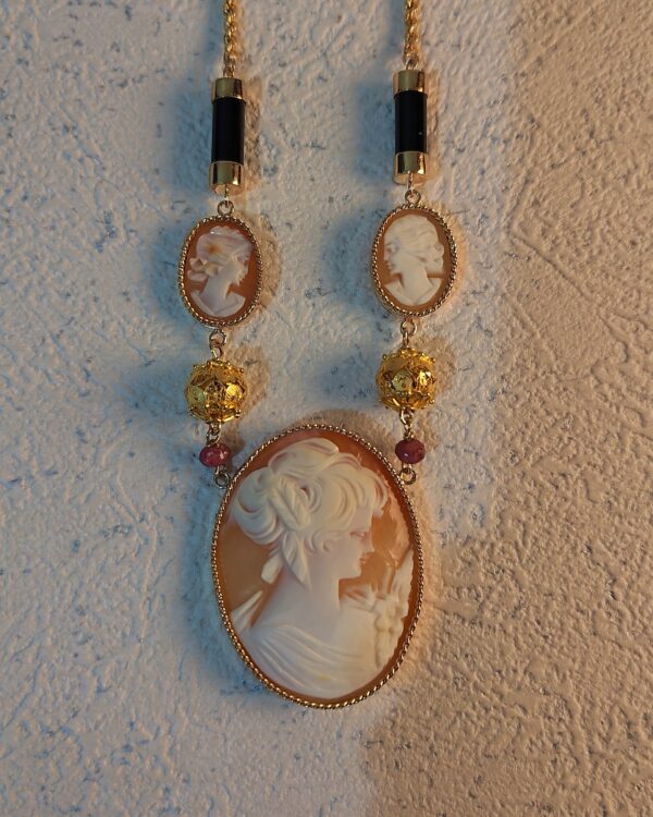 Cameo Pendant Necklace - Image 4