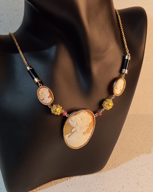 Cameo Pendant Necklace - Image 2