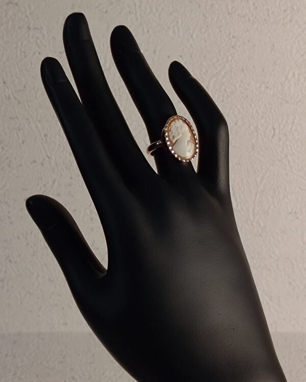 Simple Cameo Ring - Image 3